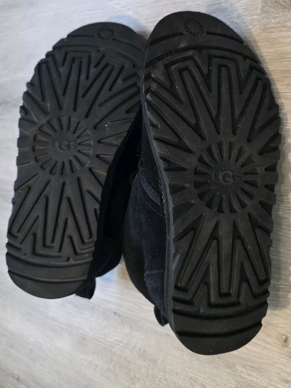 UGG Neumel Black Boot Size 7 Womens # 1094269 Lace Up Sheep Skin Suede Leather